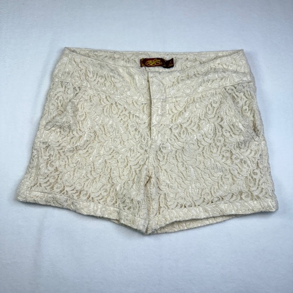 one 5 one Cream High Waist Lace Shorts - Picture 1 of 4